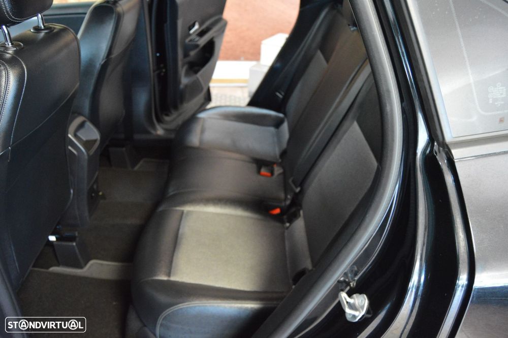 Mercedes-Benz GLA 180 - 18