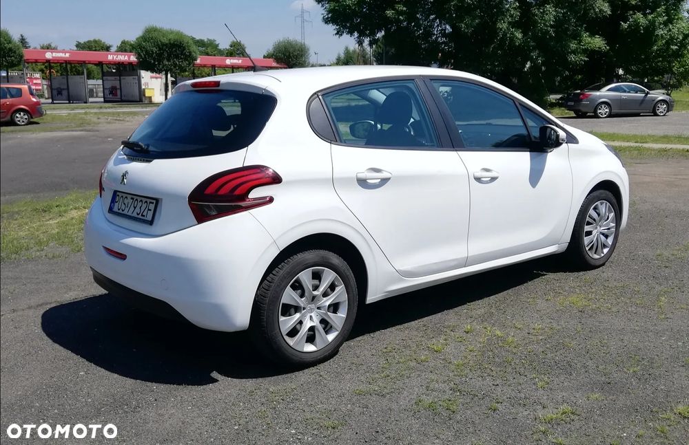 Peugeot 208 - 5