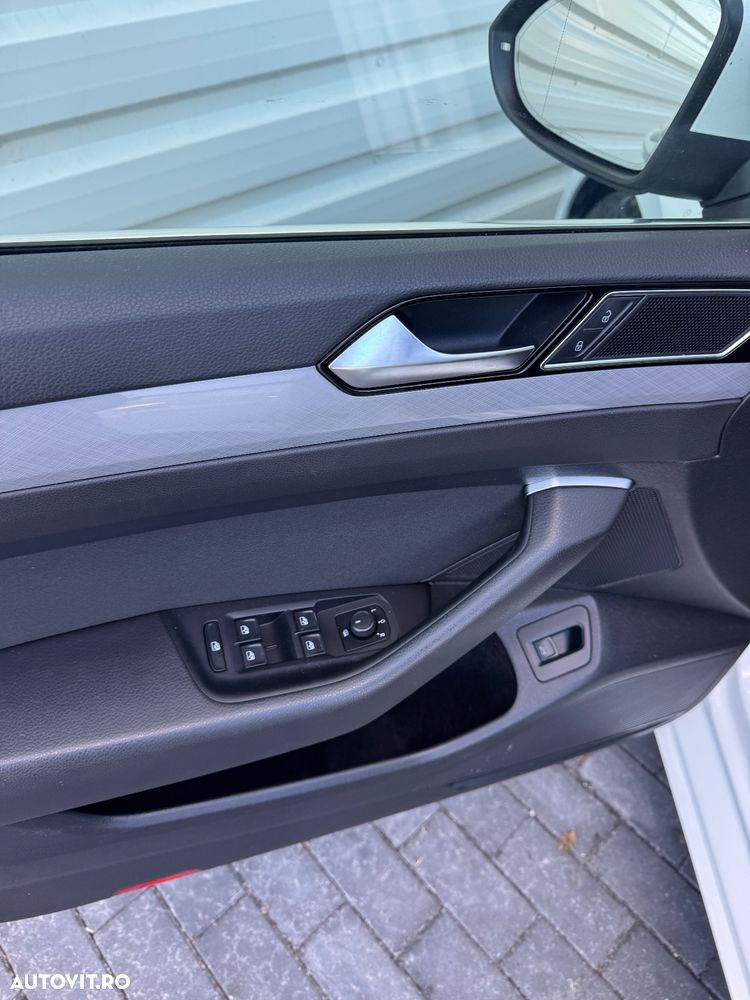 Volkswagen Passat Variant 2.0 TDI SCR DSG Elegance - 10