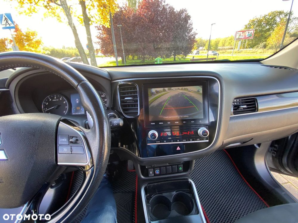 Mitsubishi Outlander - 10