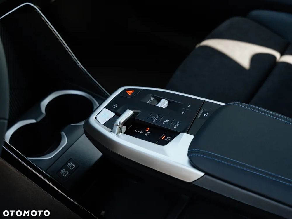 BMW iX2 eDrive20 - 10