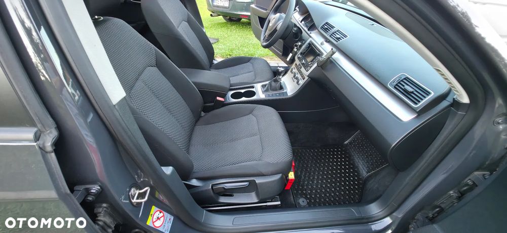 Volkswagen Passat - 12