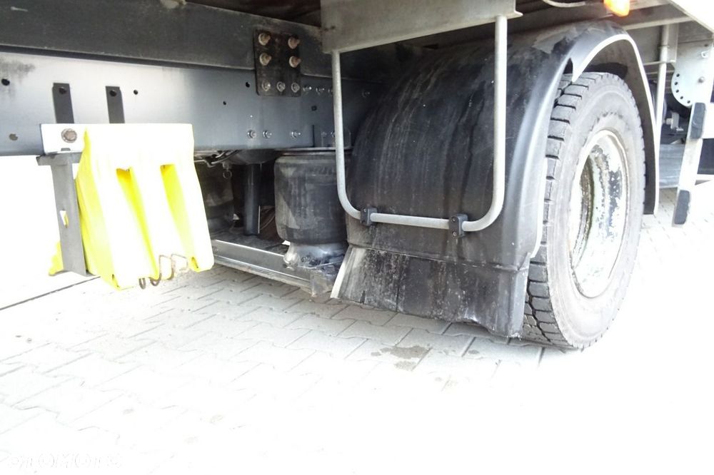 DAF LF 220 Euro 6 kontener 18p winda sprowadzony książka - 18