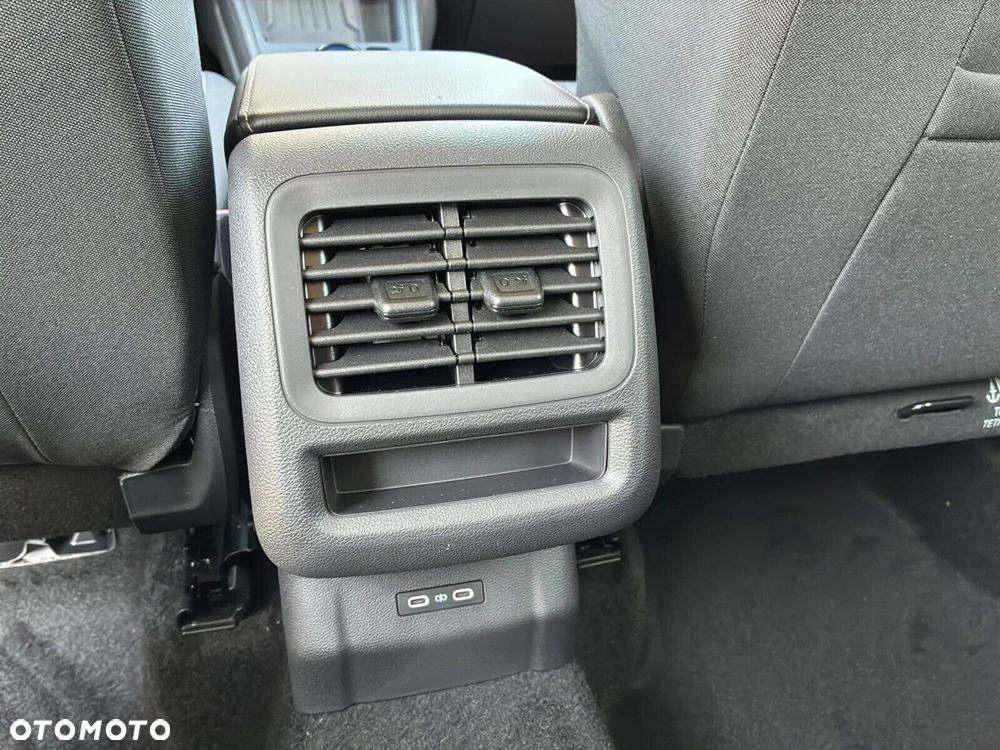 Volkswagen T-Roc - 29