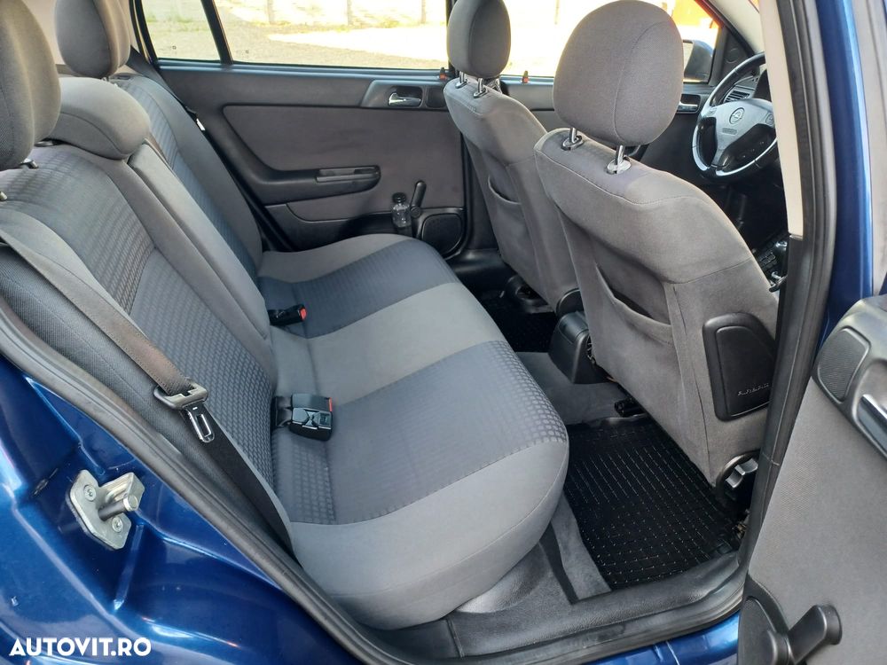 Opel Astra 1.7 CDI Enjoy - 11
