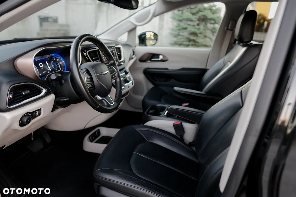 Chrysler Pacifica - 17