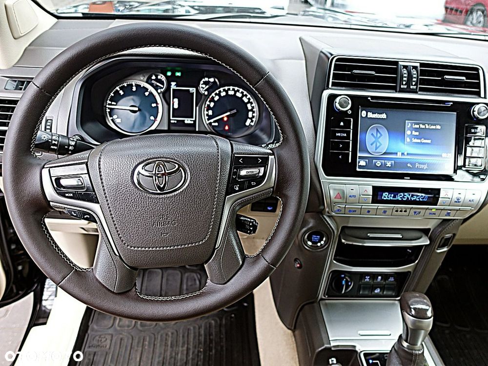 Toyota Land Cruiser - 21