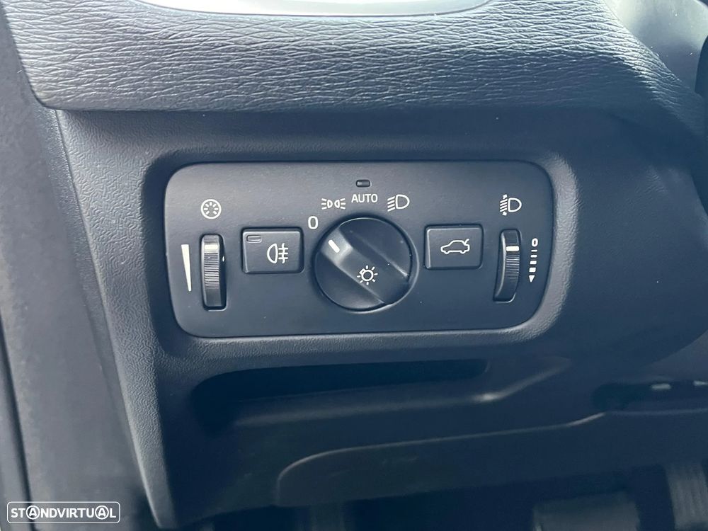 Volvo V40 1.5 T3 Sport Edition Geartronic - 21