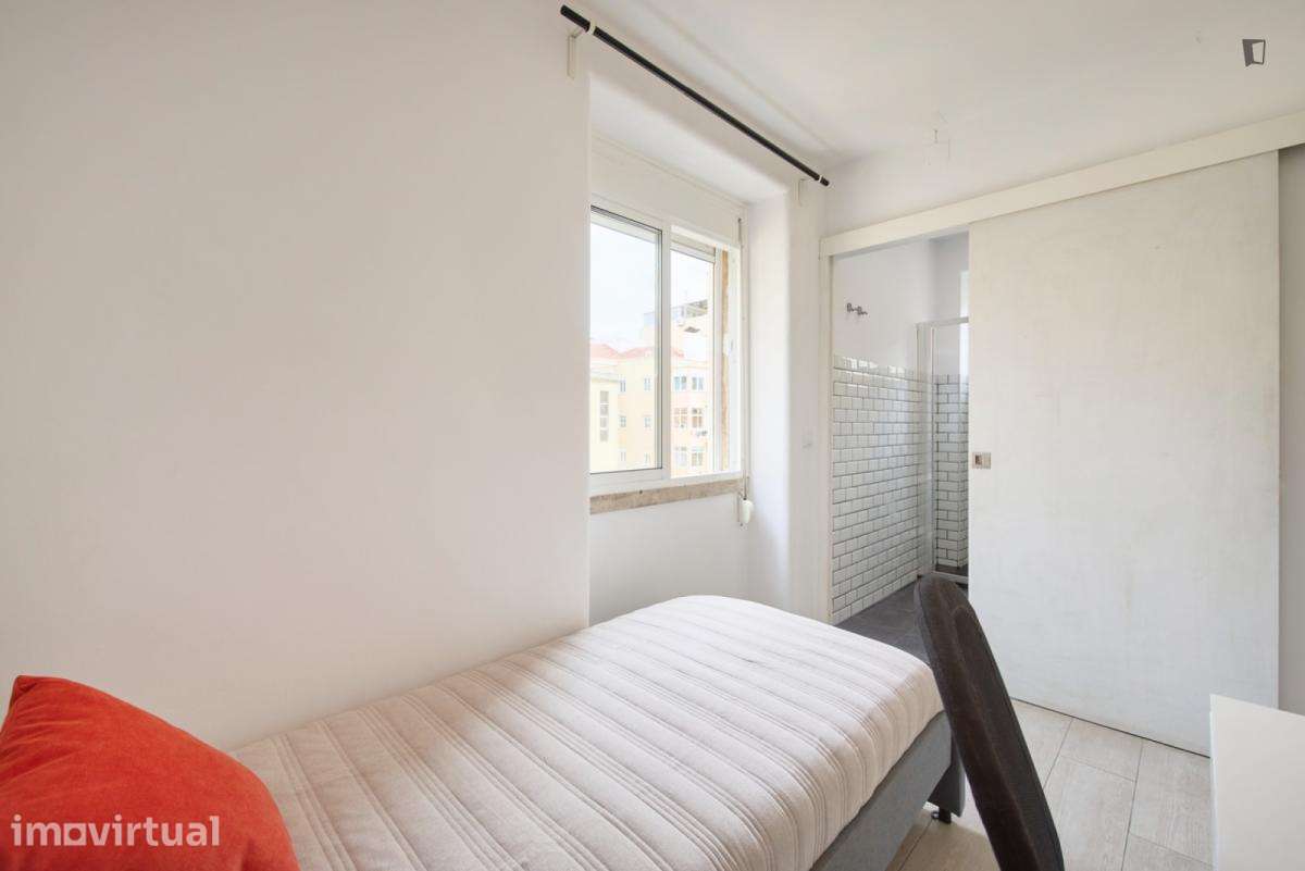 Quarto - localizado em Roma-Areeiro Lisbon - Grande imagem: 4/24