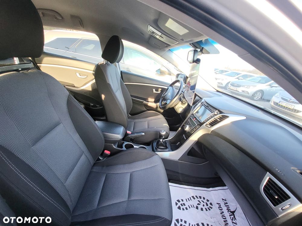 Hyundai i30 blue Kombi 1.6 CRDi Premium - 16