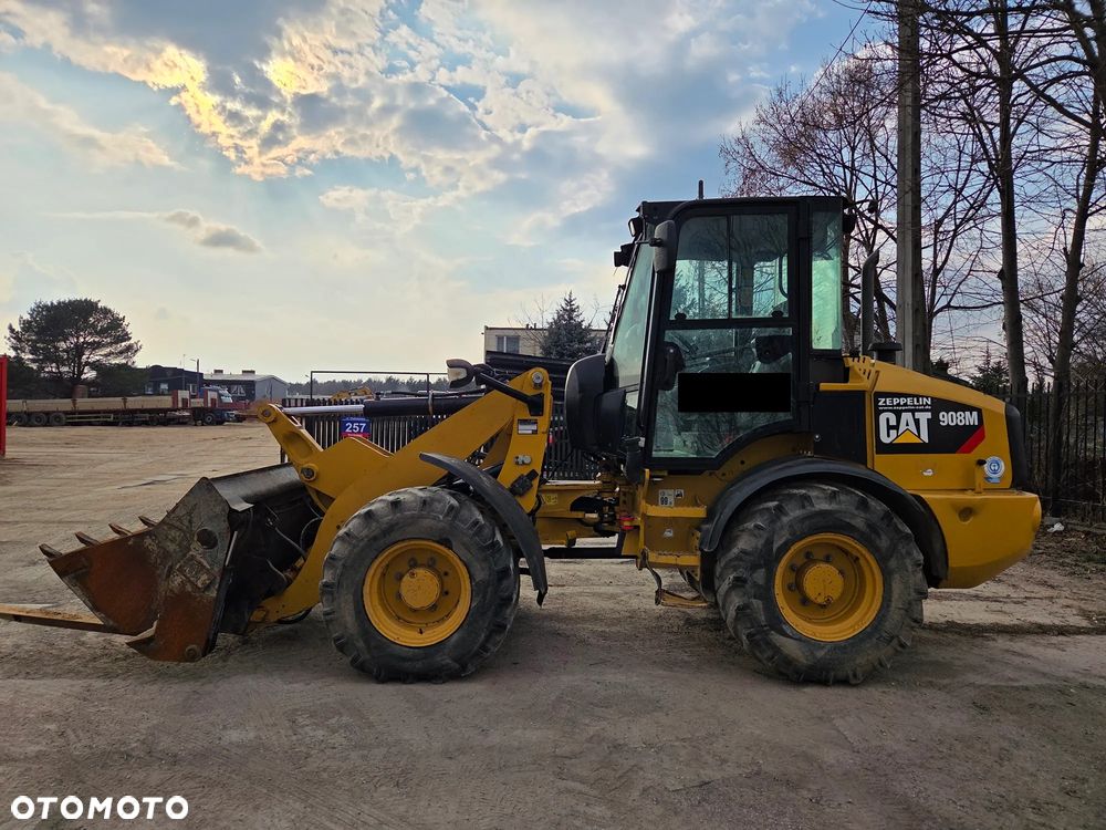 Caterpillar 908M - 2