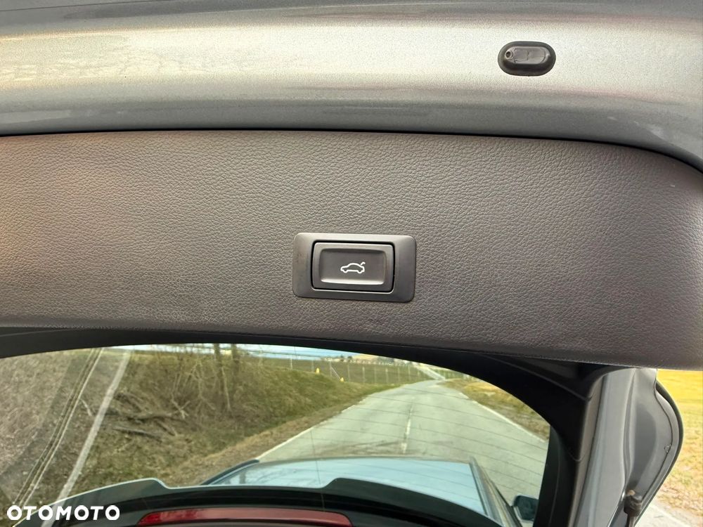 Audi A6 Avant 2.0 TDI Ultra S tronic - 16
