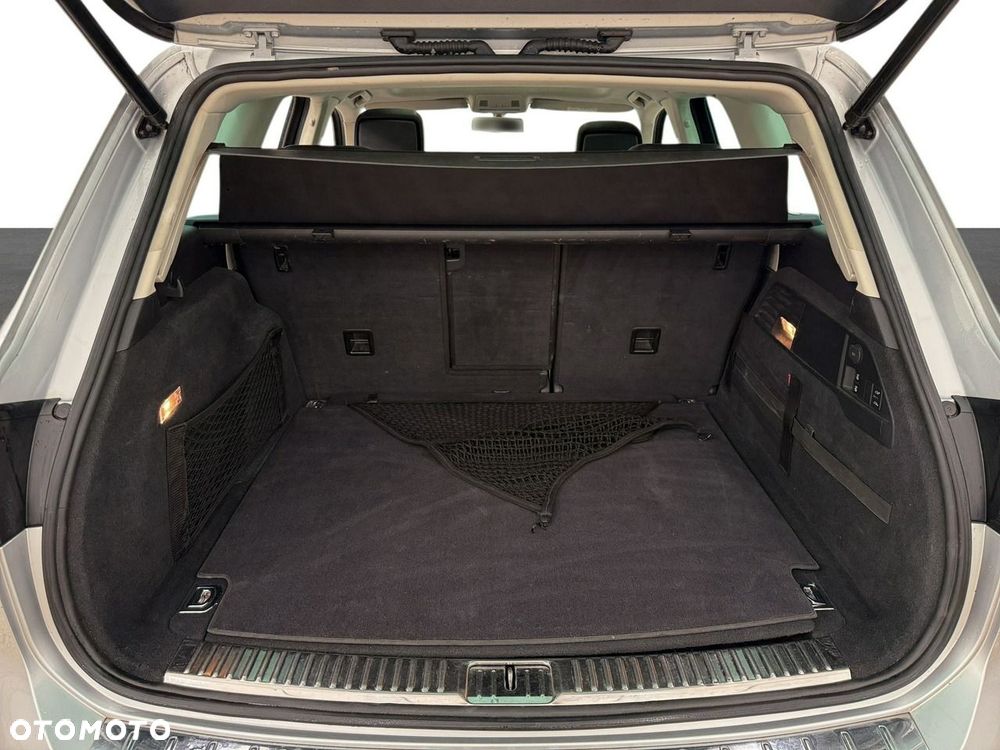 Volkswagen Touareg - 12