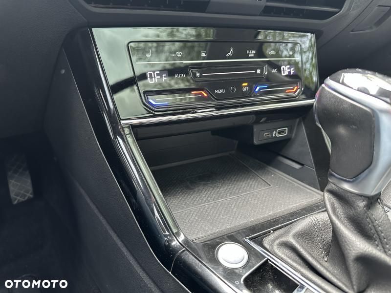 Volkswagen Passat - 17