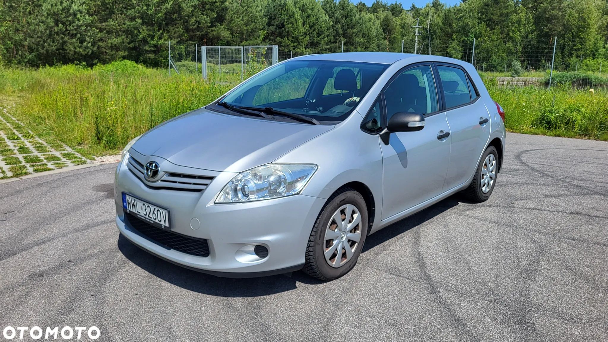 Toyota Auris 1.4 D-4D Terra EU5 - 1