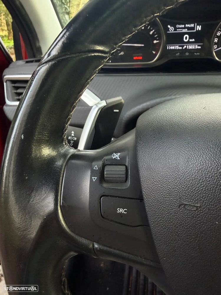 Peugeot 2008 1.2 PureTech Allure EAT6 - 27