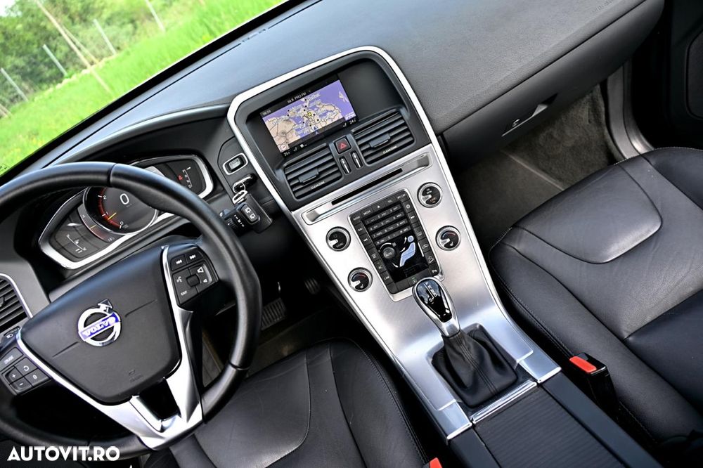 Volvo XC 60 D5 AWD Geartronic Summum - 2