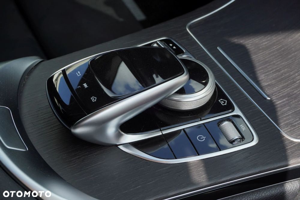 Mercedes-Benz Klasa C 300 de 9G-TRONIC - 22