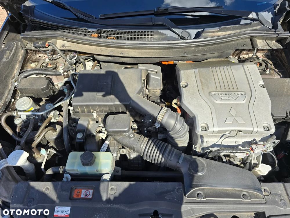 Mitsubishi Outlander 2.0 4WD Top - 18