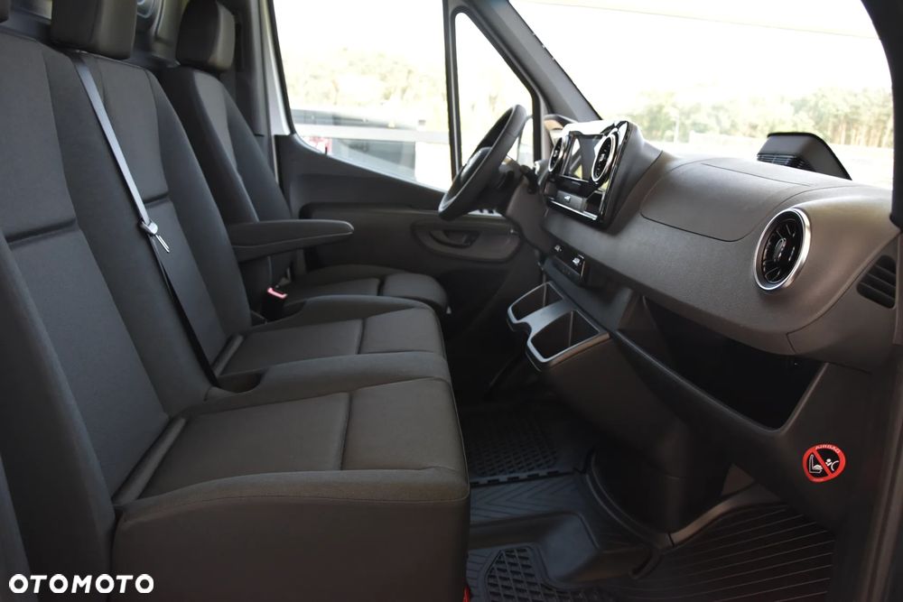 Mercedes-Benz Sprinter - 12