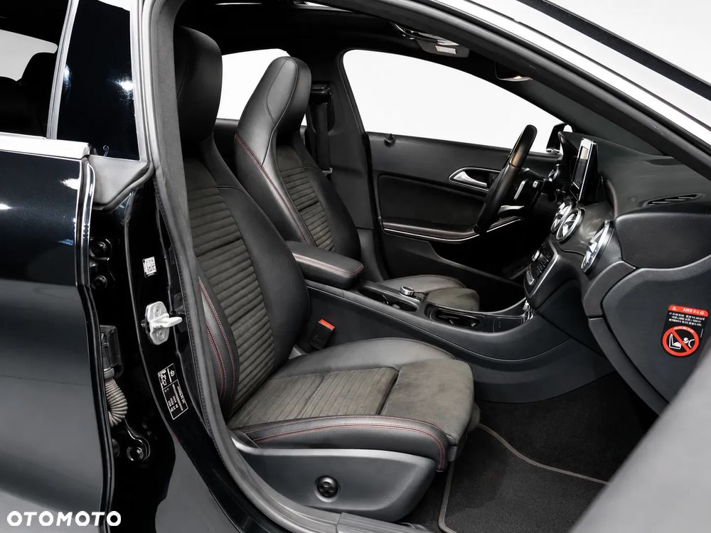 Mercedes-Benz CLA 220 4Matic 7G-DCT AMG Line - 8