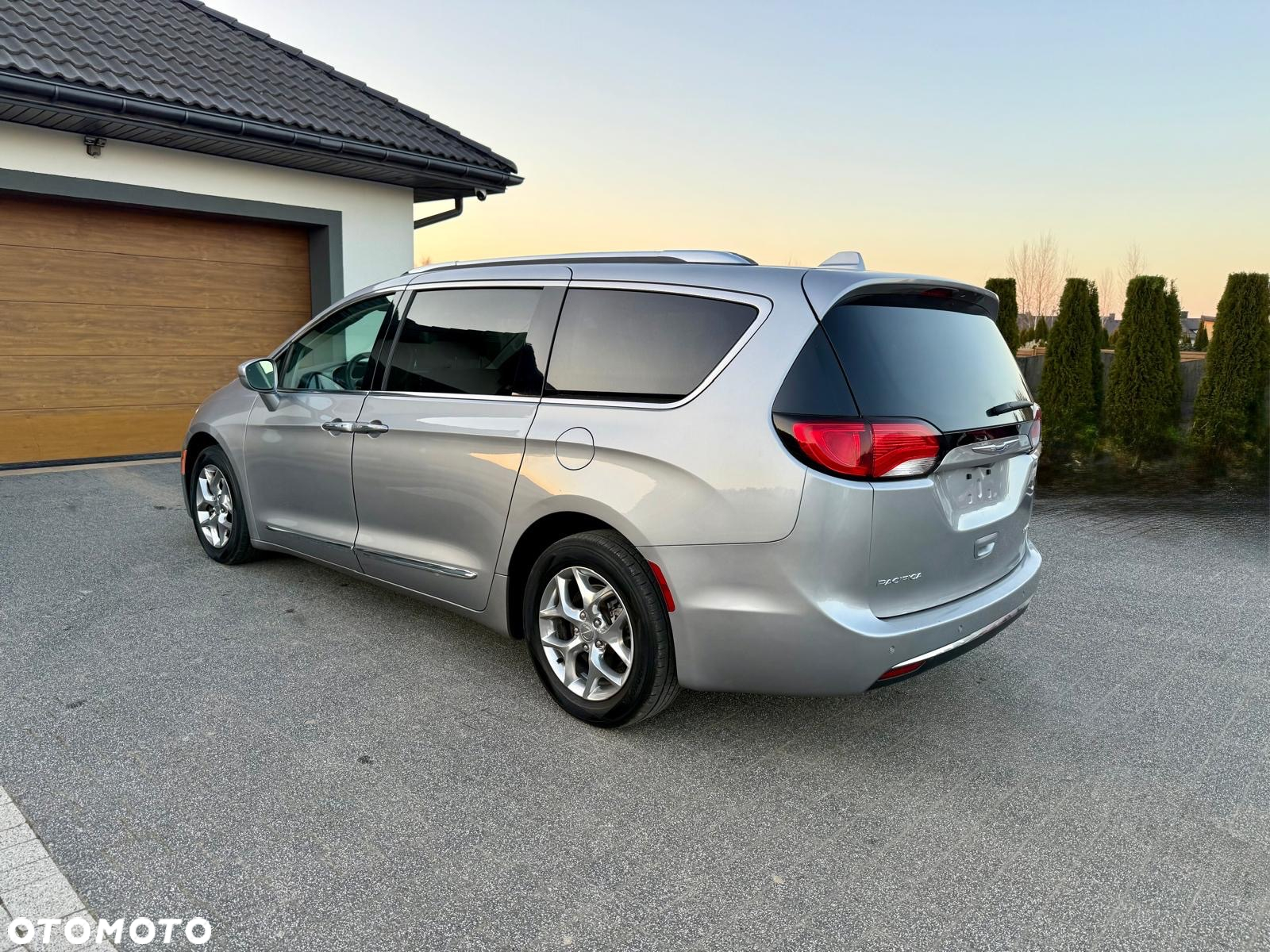 Chrysler Pacifica - 13