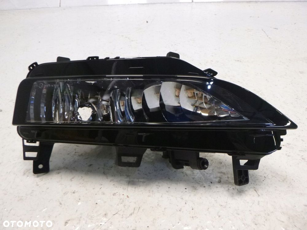 SKODA OCTAVIA 4 HALOGEN LAMPA DRL LED PRAWY PRZÓD - 2