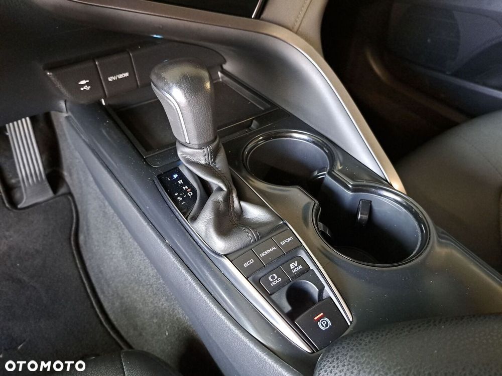 Toyota Camry 2.5 Hybrid Comfort CVT - 25