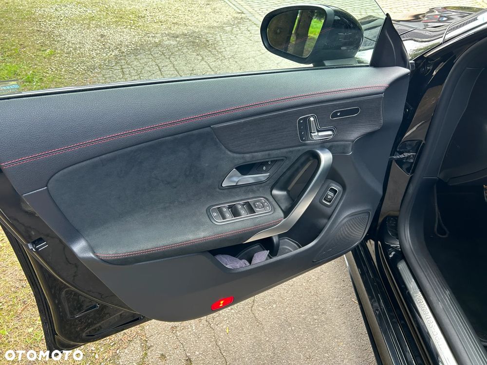 Mercedes-Benz CLA 250 4Matic 7G-DCT AMG Line - 10