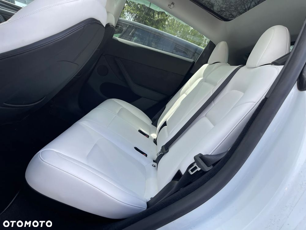 Tesla Model Y Long Range Dual Motor AWD - 18