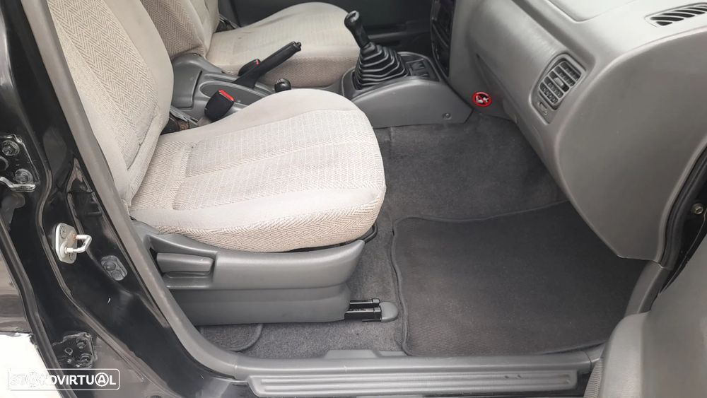 Suzuki Grand Vitara Metal Top 2.0 L - 36