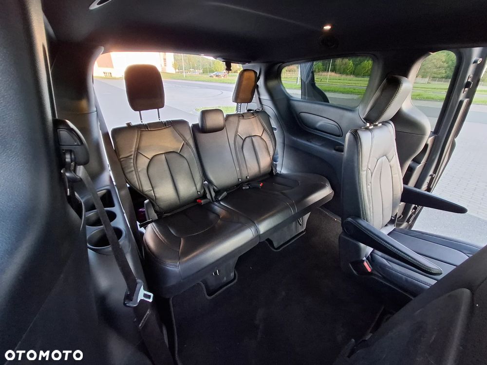 Chrysler Pacifica - 20