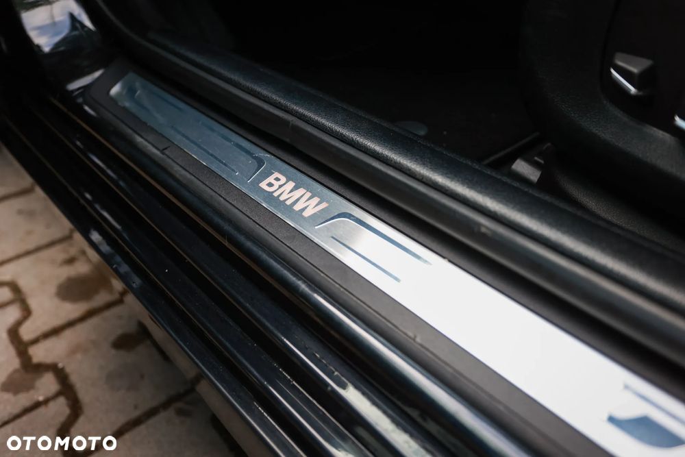BMW Seria 5 525d Sport-Aut Luxury Line - 19