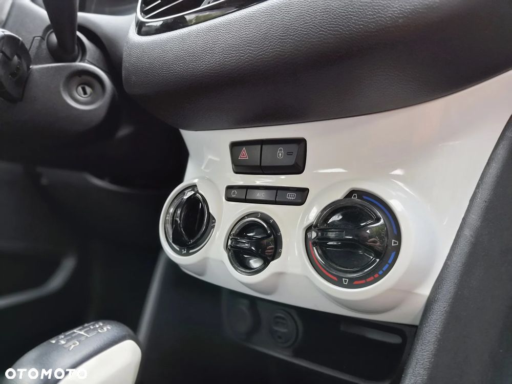 Peugeot 208 - 21