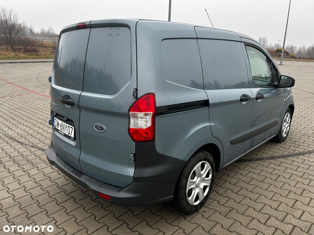 Ford Transit Courier - 8