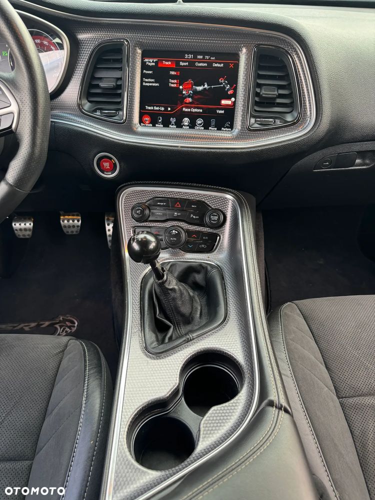 Dodge Challenger - 14