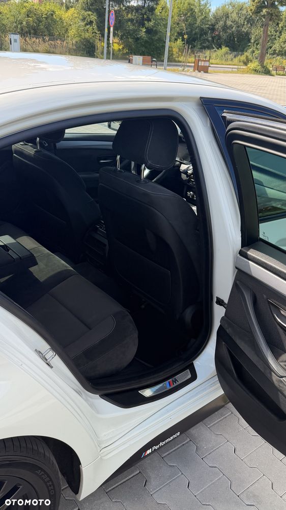 BMW Seria 5 525d xDrive - 31