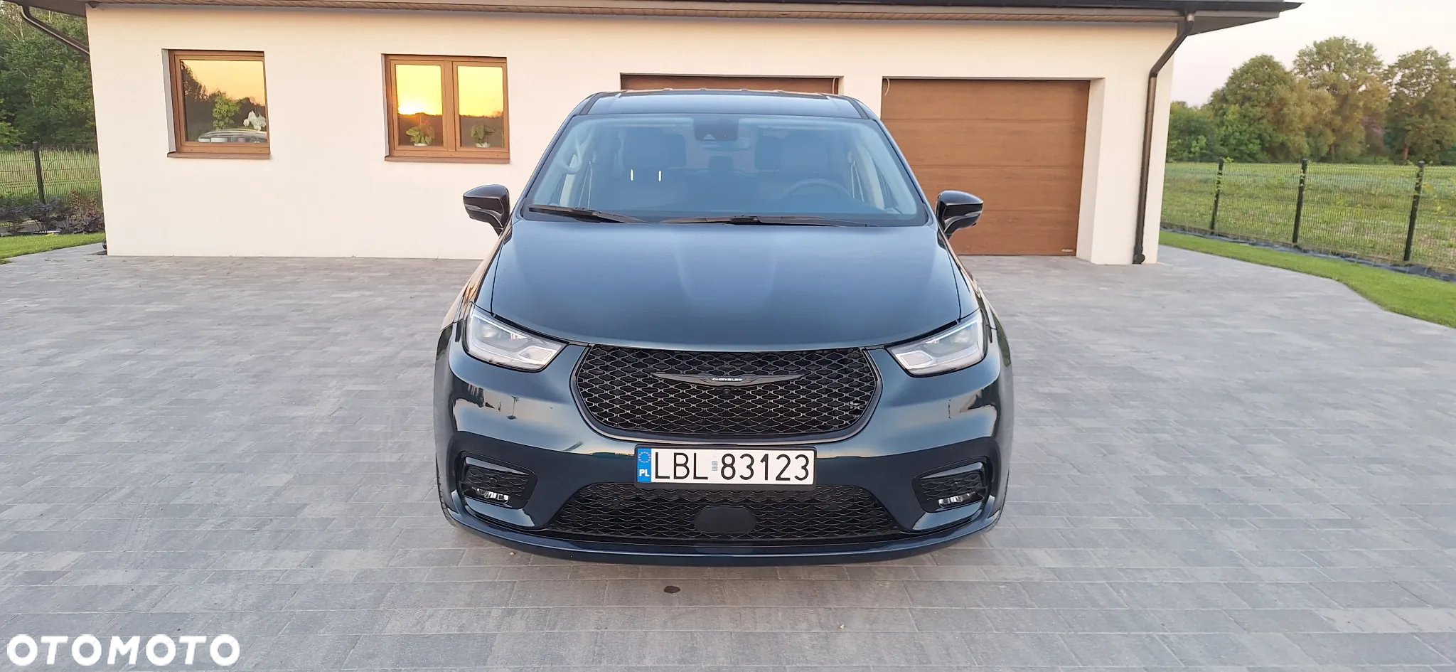 Chrysler Pacifica - 2