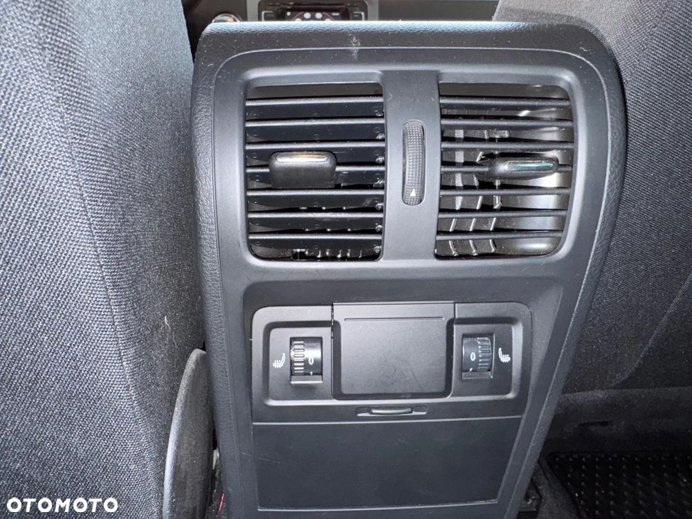 Volkswagen Passat - 11