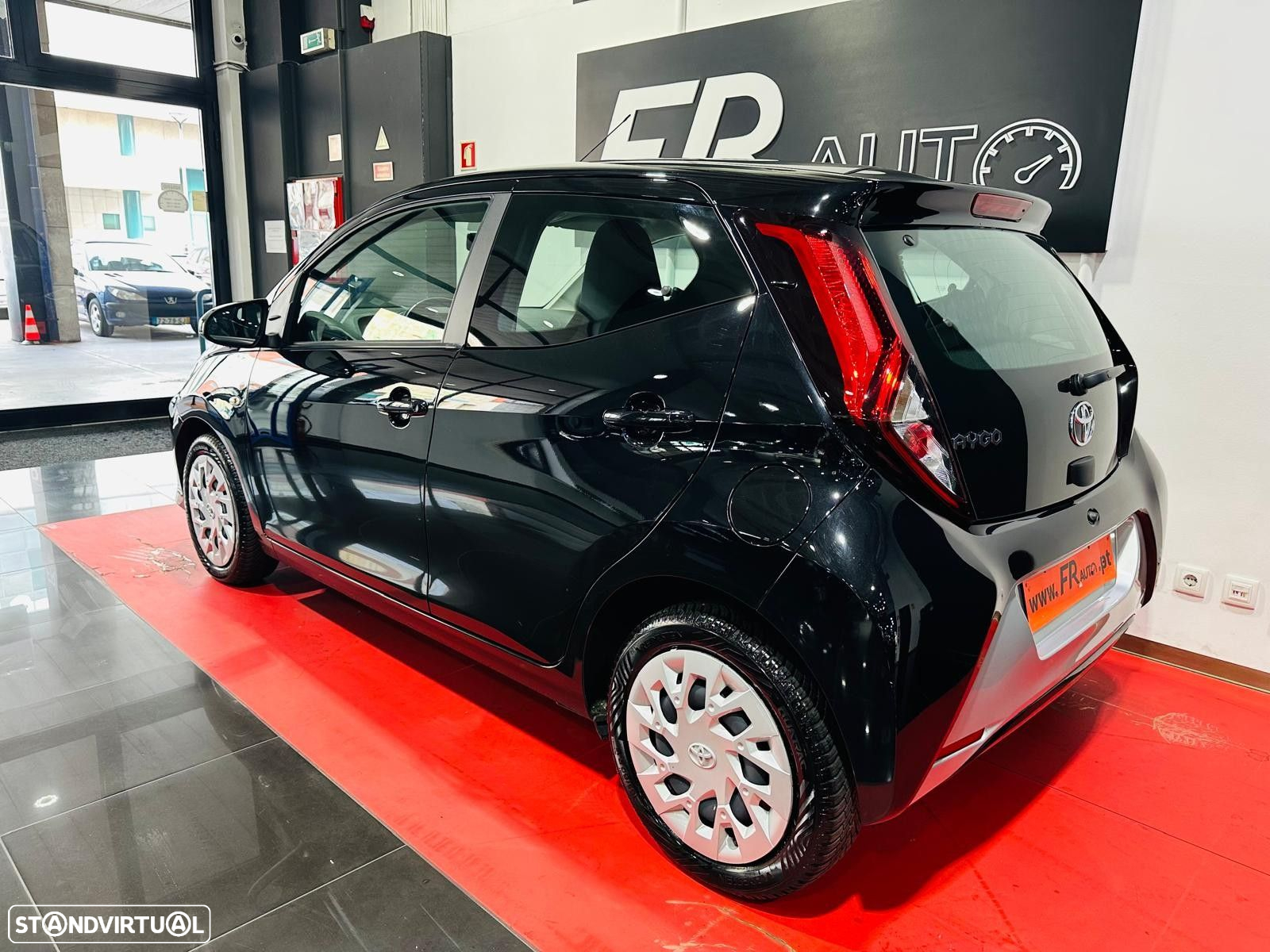 Toyota Aygo 1.0 X-Plus - 14