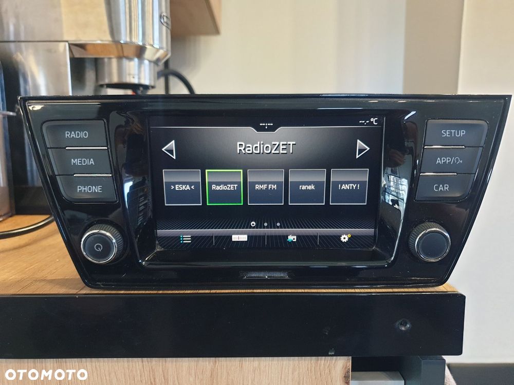 RADIO FABRYCZNE CD FABIA III NJ5 LIFT 6V0035871H SKODA 2018-2021 - 1