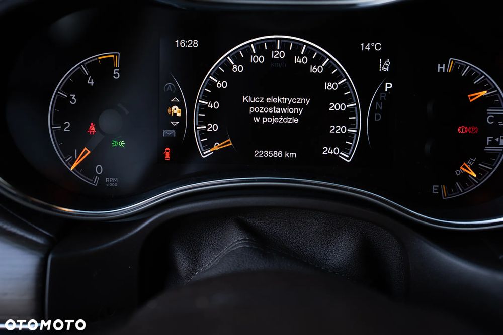 Jeep Grand Cherokee - 16