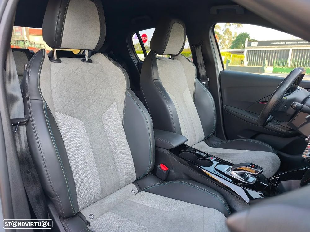 Peugeot e-208 GT - 10