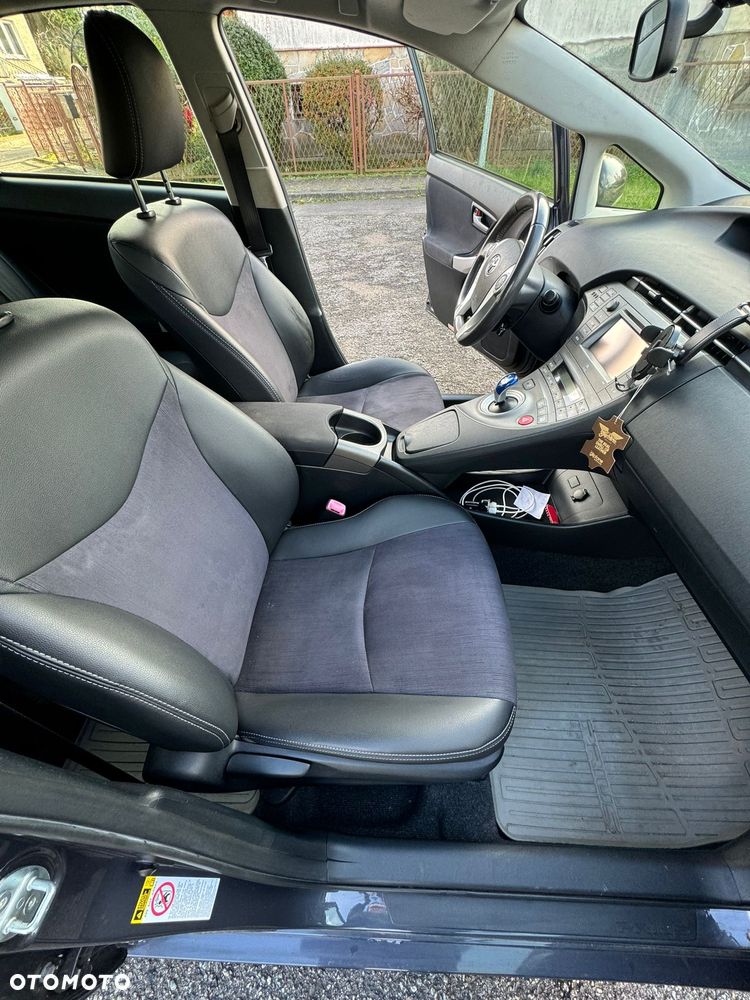 Toyota Prius (Hybrid) Comfort - 14