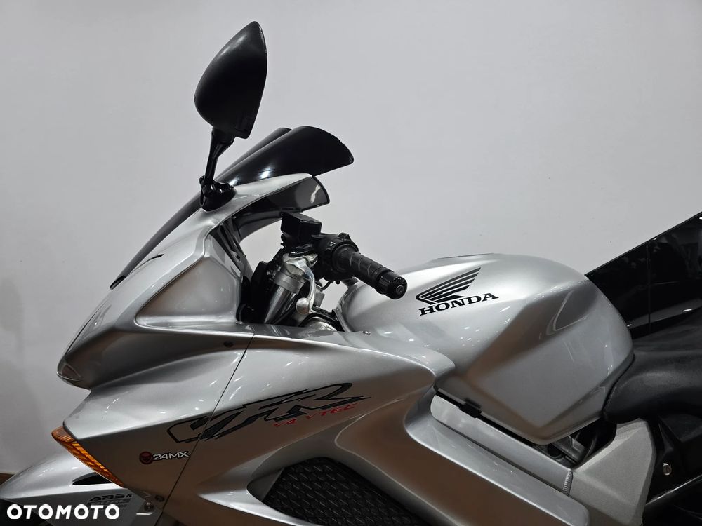 Honda VFR - 16