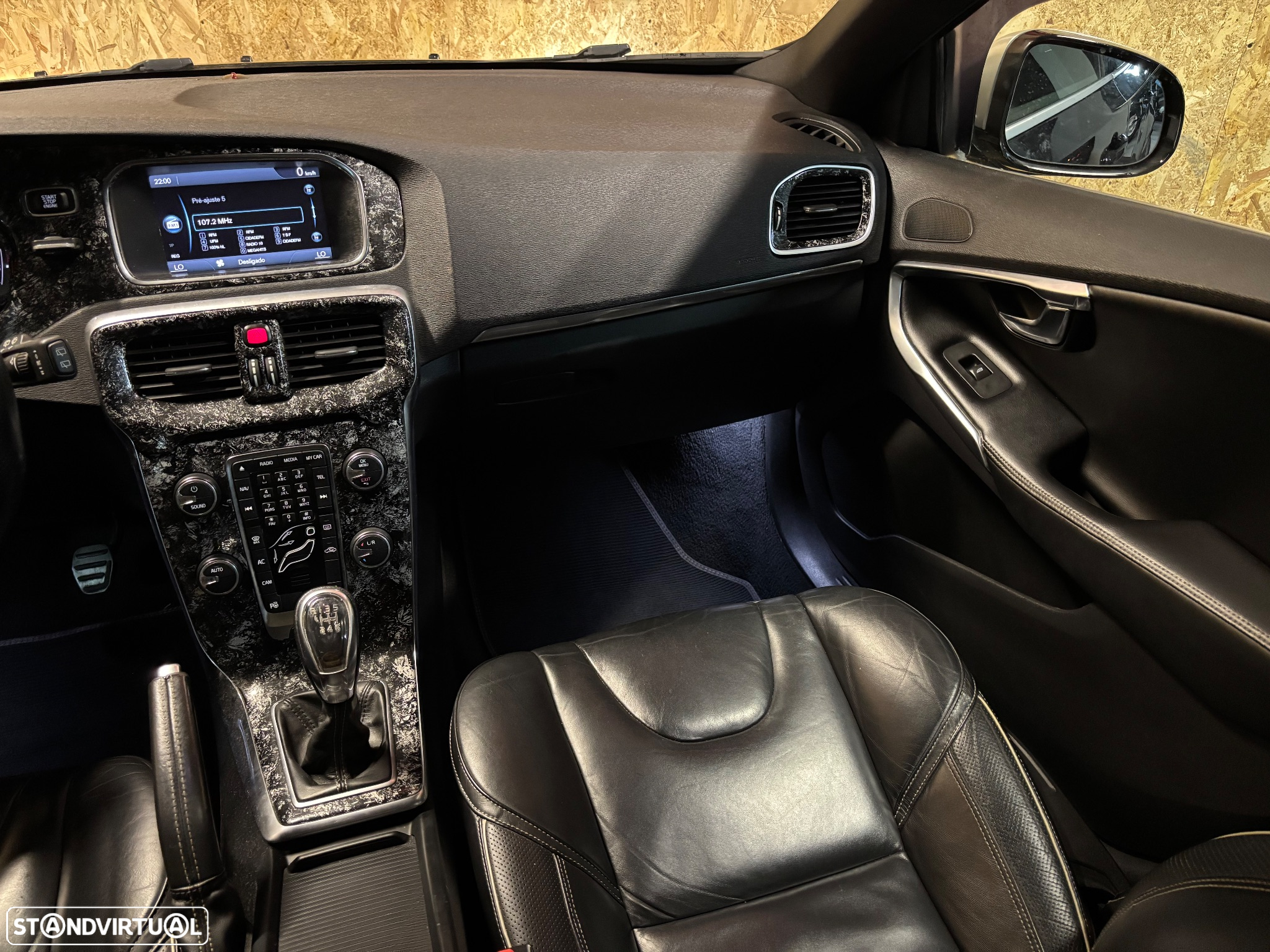 Volvo V40 1.6 D2 R-Design - 16