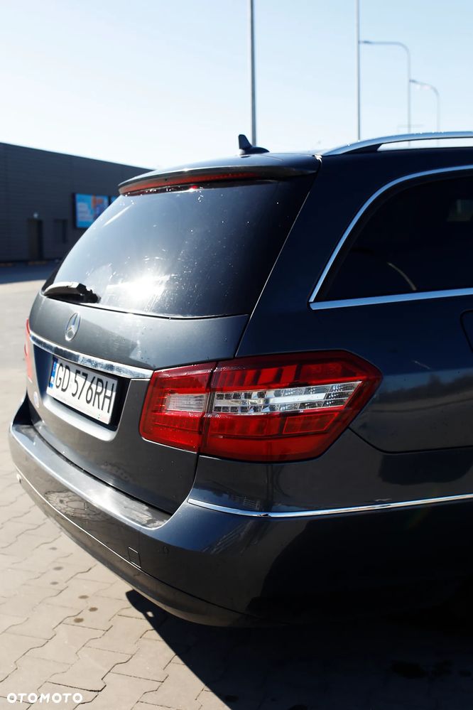 Mercedes-Benz Klasa E 200 BlueEFFICIENCY 7G-TRONIC Elegance - 12
