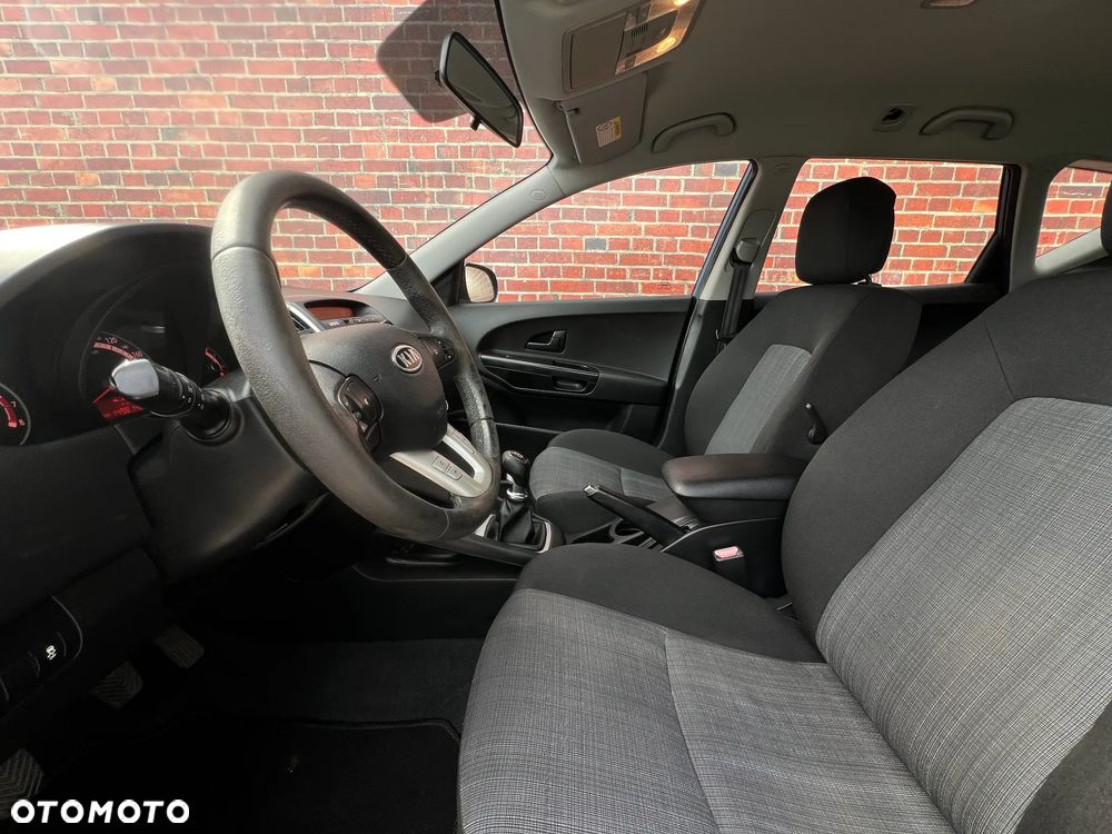 Kia Ceed - 12