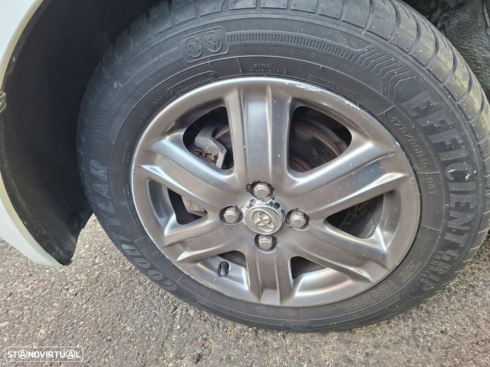 Toyota iQ 1.0 VVT-i - 16