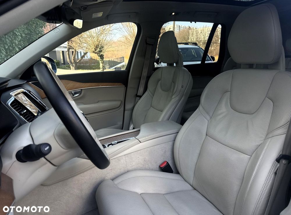 Volvo XC 90 - 31